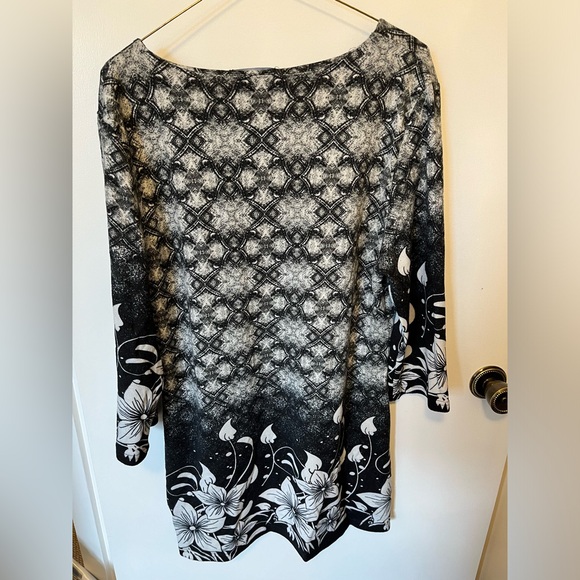 Papillon black and white tunic size large - Picture 2 of 4